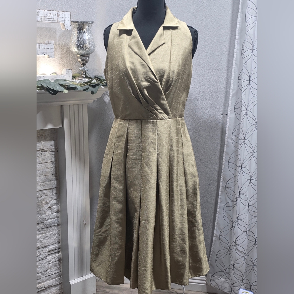 Jessica Howard Green Pleated Midi Dress V-neck Sleeveless